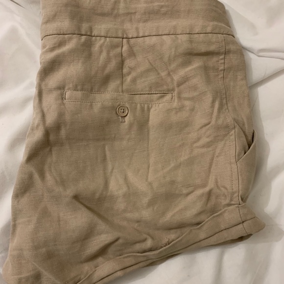 Wilfred linen shorts from Aritzia - Picture 2 of 4